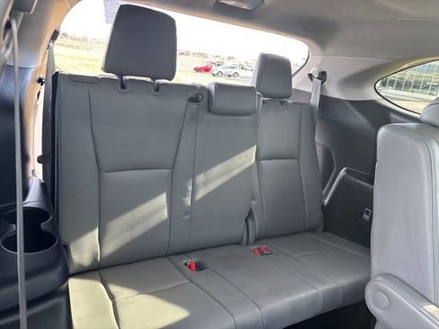 Used 2022 Toyota Highlander Platinum image 25