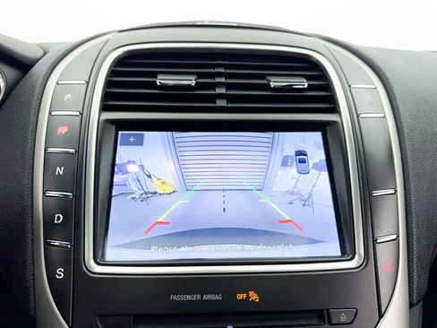 Used 2019 Lincoln Nautilus Reserve FWD image 10