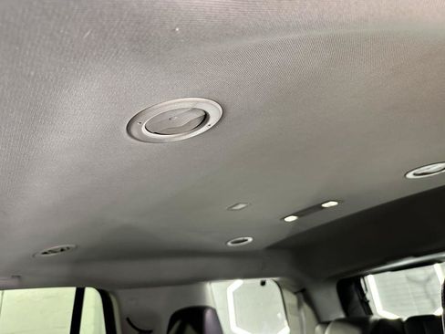 Used 2017 Cadillac Escalade Luxury AWD/4WD image 39