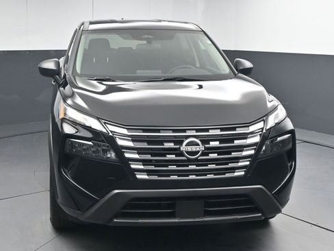 Used 2025 Nissan Rogue S image 2