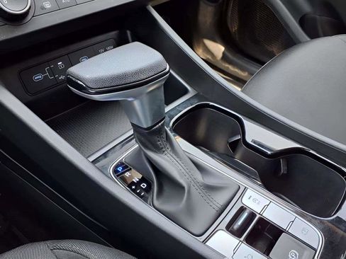 Certified 2025 Hyundai Tucson SE image 16