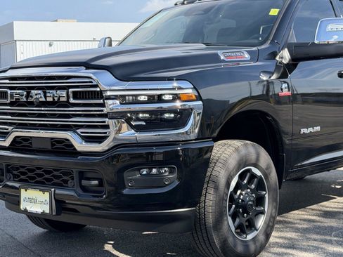 Used 2025 RAM 2500 Laramie AWD/4WD image 9