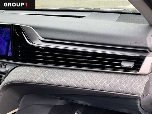 Used 2025 Toyota Camry XLE image 19