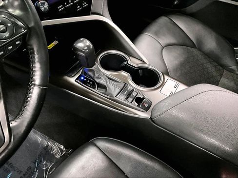 Used 2022 Toyota Camry XSE w/ Navigation Upgrade Package image 17