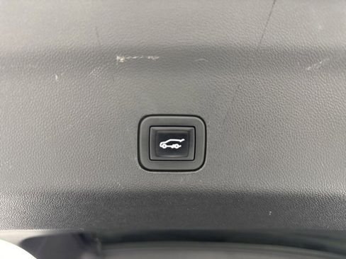 Used 2021 Chevrolet Tahoe Z71 image 32