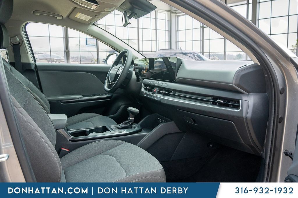 Used 2025 Kia K4 FWD image 25