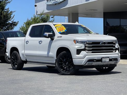 Used 2023 Chevrolet Silverado 1500 High Country w/ High Country Premium Package AWD/4WD image 2