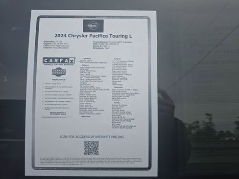 Used 2024 Chrysler Pacifica Touring-L image 45