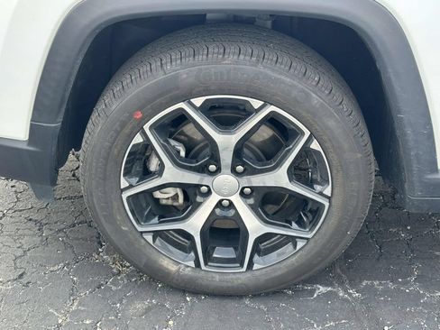 Used 2024 Jeep Compass Limited AWD/4WD image 9