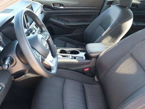 Used 2024 Nissan Altima 2.5 SV image 13