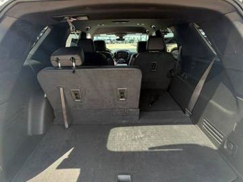 Used 2023 Chevrolet Traverse RS FWD image 14