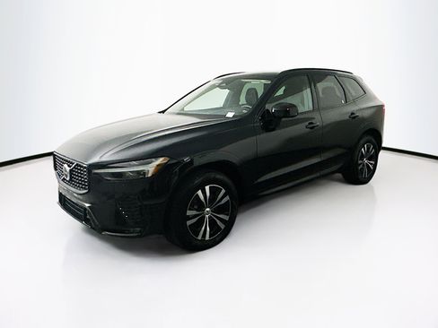 Used 2024 Volvo XC60 B5 Core image 3