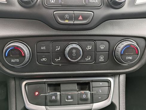 Used 2024 GMC Terrain SLT image 20