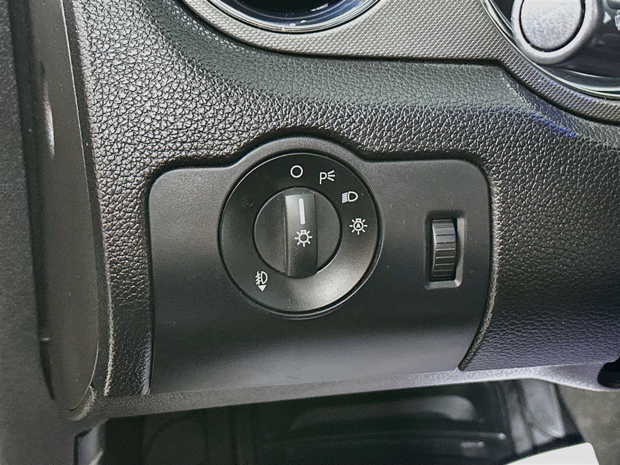 Used 2013 Ford Mustang Coupe RWD image 10