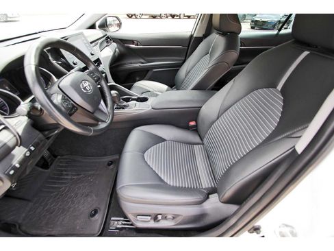 Used 2023 Toyota Camry SE FWD image 11