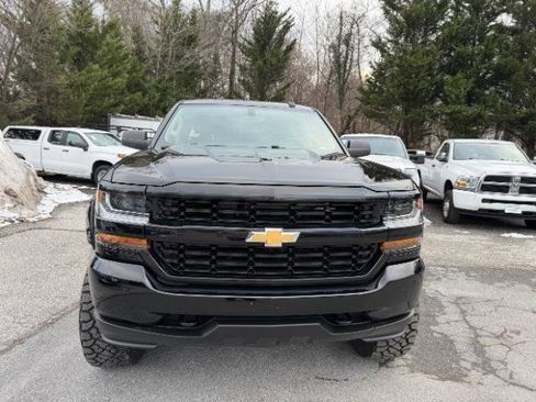 Used 2018 Chevrolet Silverado 1500 Custom w/ Custom Value Package image 8