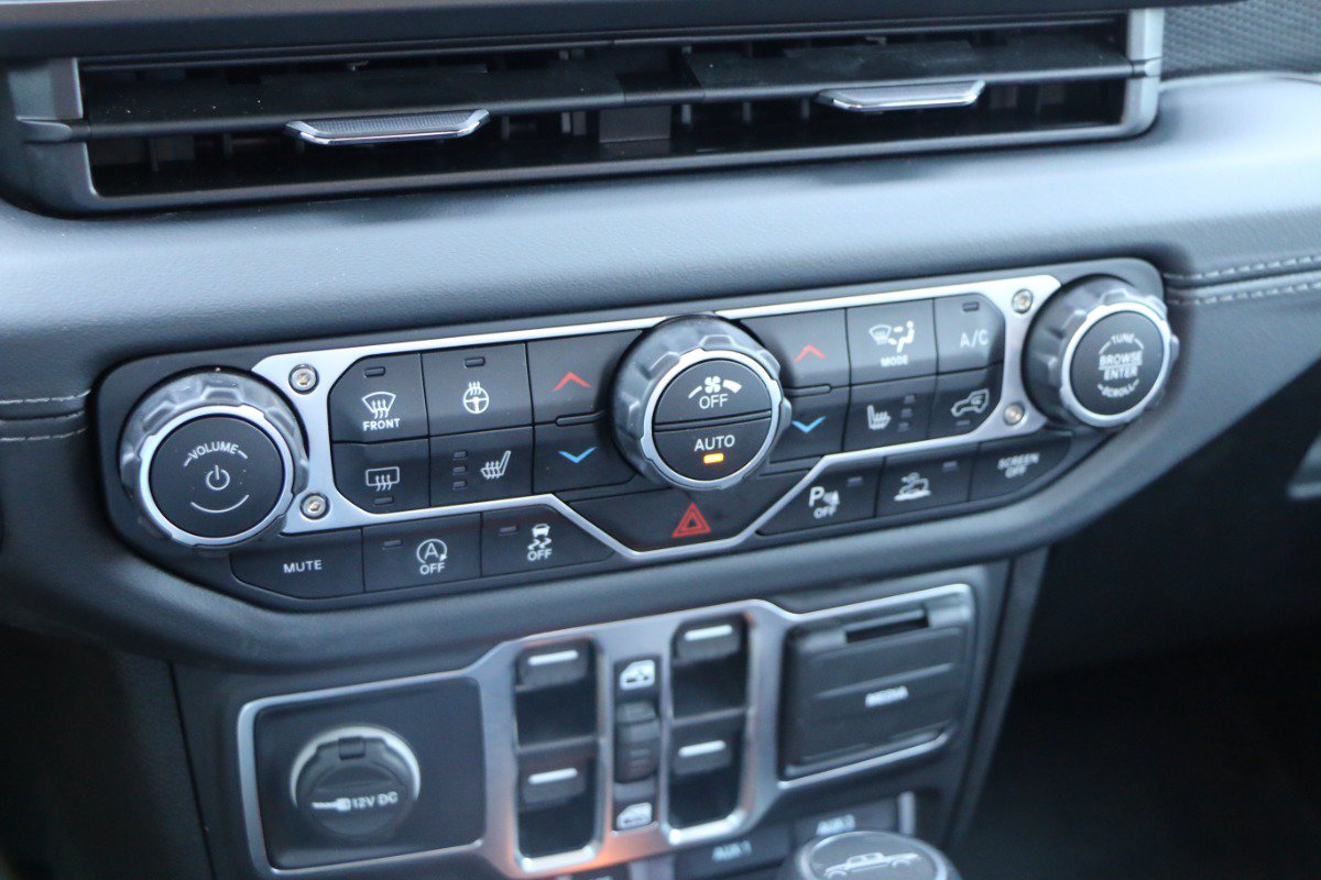 Used 2025 Jeep Gladiator Rubicon AWD/4WD image 21