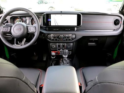 Used 2025 Jeep Wrangler Unlimited Rubicon AWD/4WD image 24