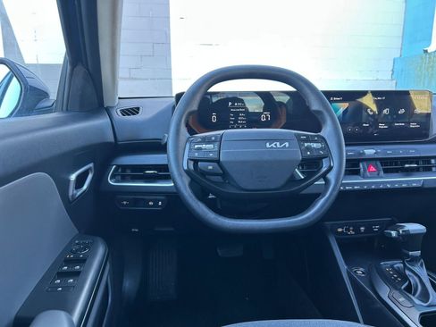 Used 2025 Kia K4 LXS image 36