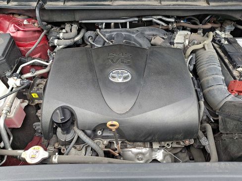 Used 2020 Toyota Highlander XLE AWD/4WD image 29