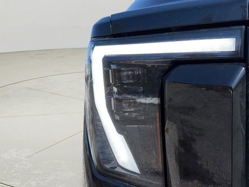 Used 2024 GMC Sierra 2500 AT4 w/ AT4 Premium Plus Package AWD/4WD image 9