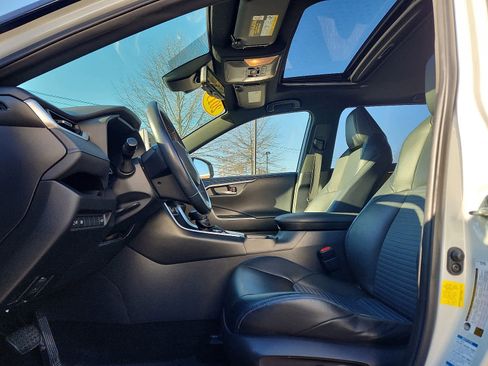 Used 2019 Toyota RAV4 XSE image 14