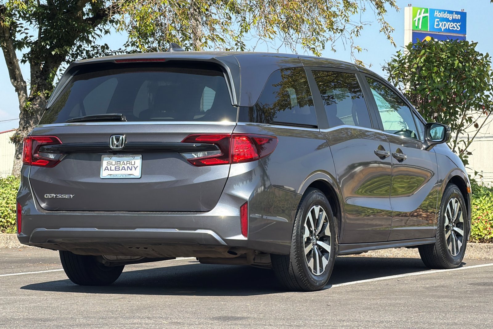 Used 2025 Honda Odyssey EX-L image 4