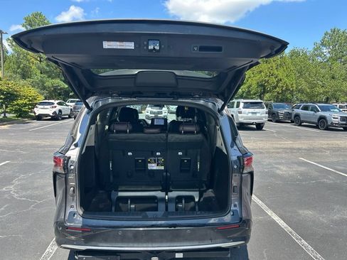 Used 2023 Toyota Sienna Platinum AWD/4WD image 21
