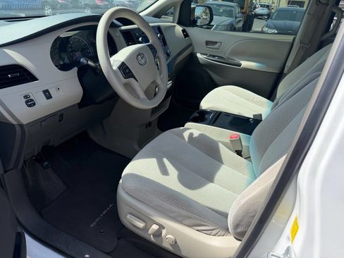 Used 2011 Toyota Sienna LE image 16