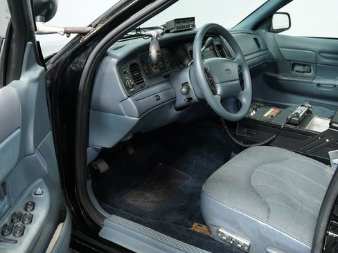Used 1997 Ford Crown Victoria Police Interceptor image 4