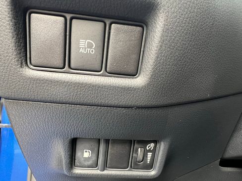 Used 2020 Toyota C-HR LE image 33