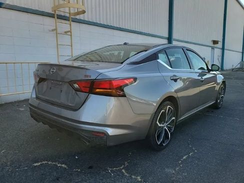 Used 2023 Nissan Altima 2.5 SR FWD image 3