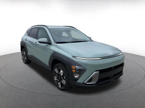Used 2025 Hyundai Kona SEL image 3