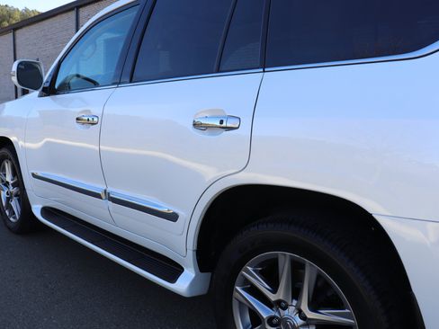 Used 2013 Lexus LX 570 4WD image 19