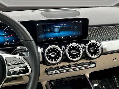 Used 2022 Mercedes-Benz GLB 250 4MATIC image 9