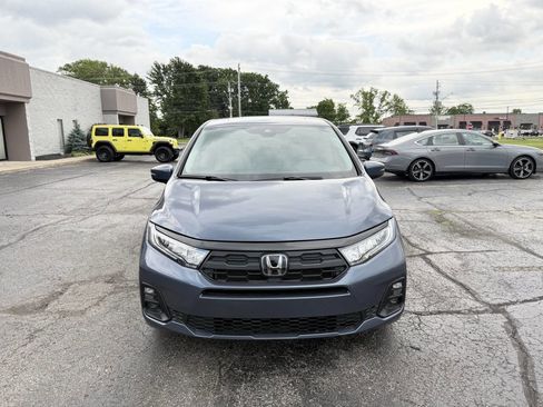 Used 2025 Honda Odyssey Touring image 3