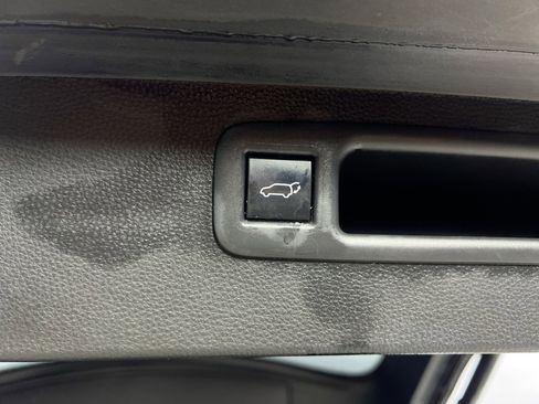 Used 2022 Toyota Highlander XSE image 32