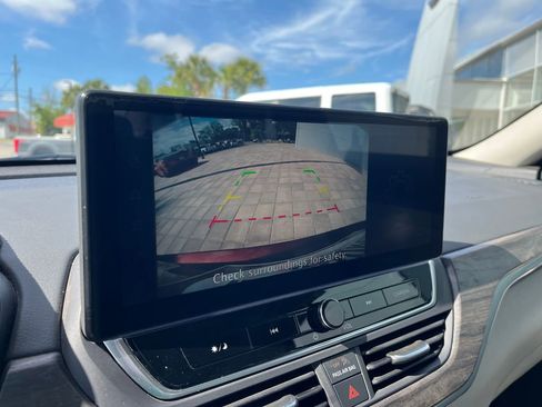 Used 2024 Nissan Altima 2.5 SV w/ SV Premium Package FWD image 23