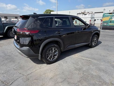 Used 2023 Nissan Rogue S AWD/4WD image 10