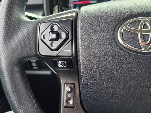 Used 2019 Toyota 4Runner TRD Off-Road AWD/4WD image 31