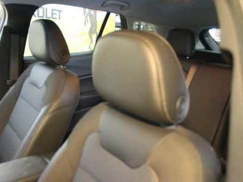 Used 2025 Chevrolet Trax LT w/ LT Convenience Package image 18