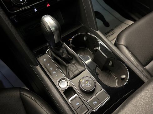 Used 2020 Volkswagen Atlas Cross Sport SEL image 17