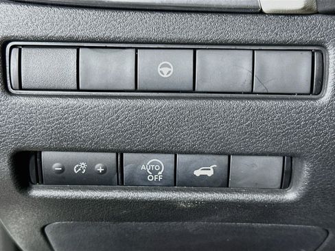 Used 2023 Nissan Rogue SV w/ SV Premium B Package FWD image 17