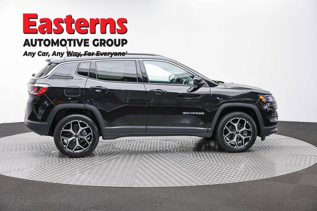 Used 2025 Jeep Compass Limited AWD/4WD image 4