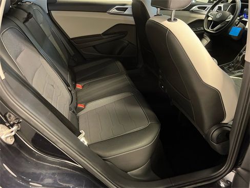 Certified 2025 Volkswagen Taos SE image 12