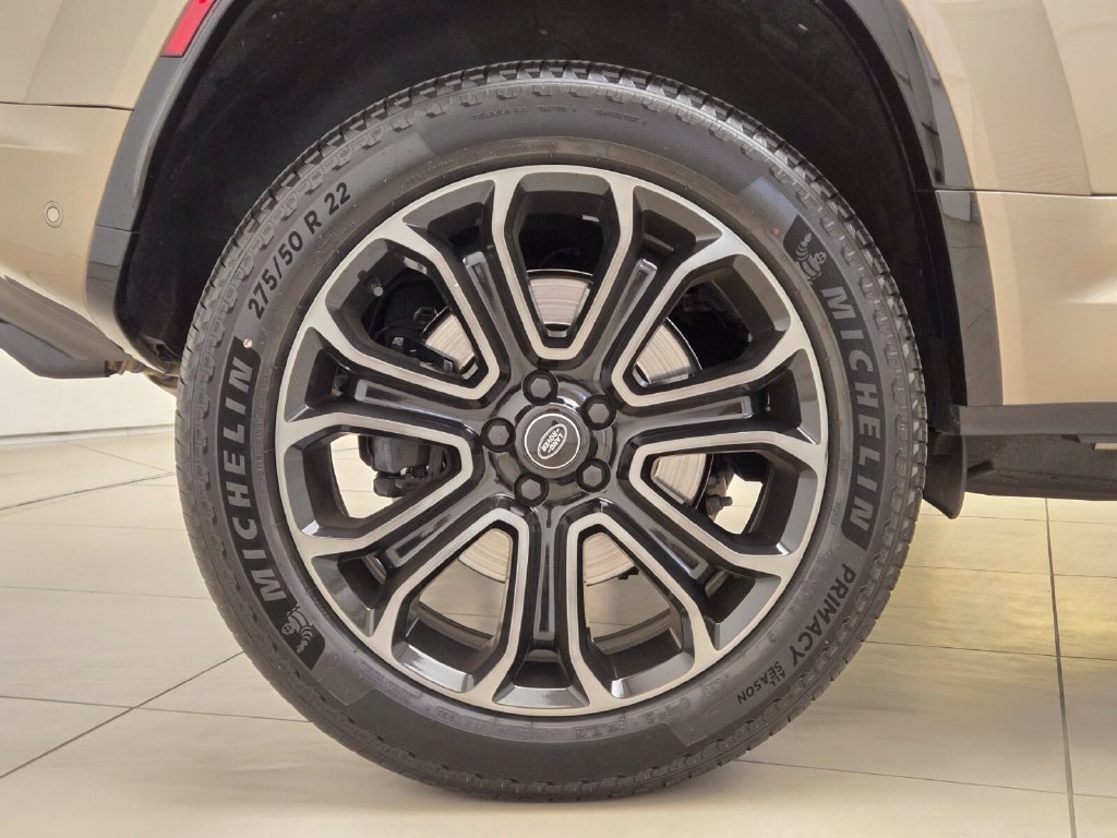 Used 2025 Land Rover Defender 110 AWD/4WD image 7