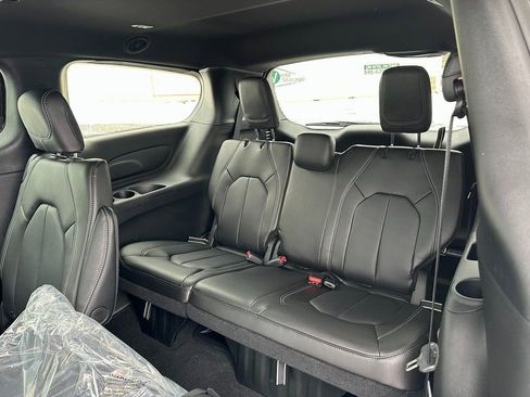 New 2026 Chrysler Pacifica Select image 15
