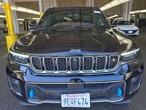 Used 2022 Jeep Grand Cherokee Overland w/ Advanced Protech Group III image 3