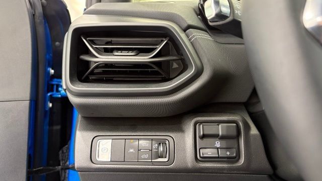 Used 2026 Chevrolet Silverado EV LT AWD/4WD image 38