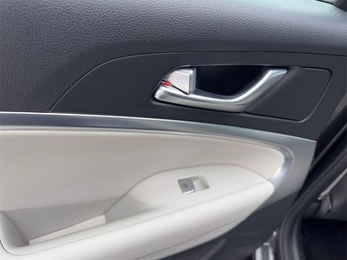 Used 2025 Genesis G70 2.5T image 38